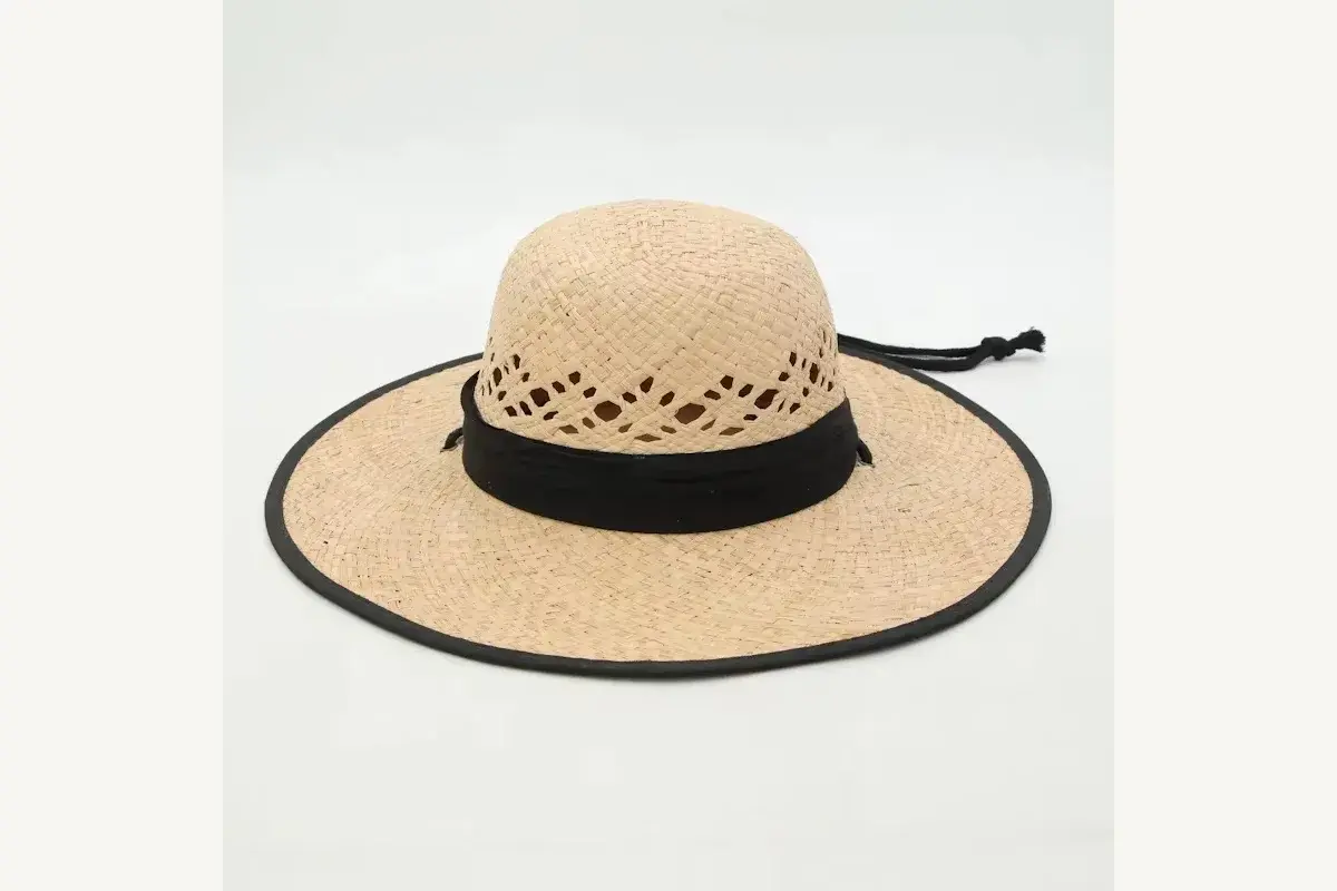 Natural wide-brim straw hat with a black contrast edge and band