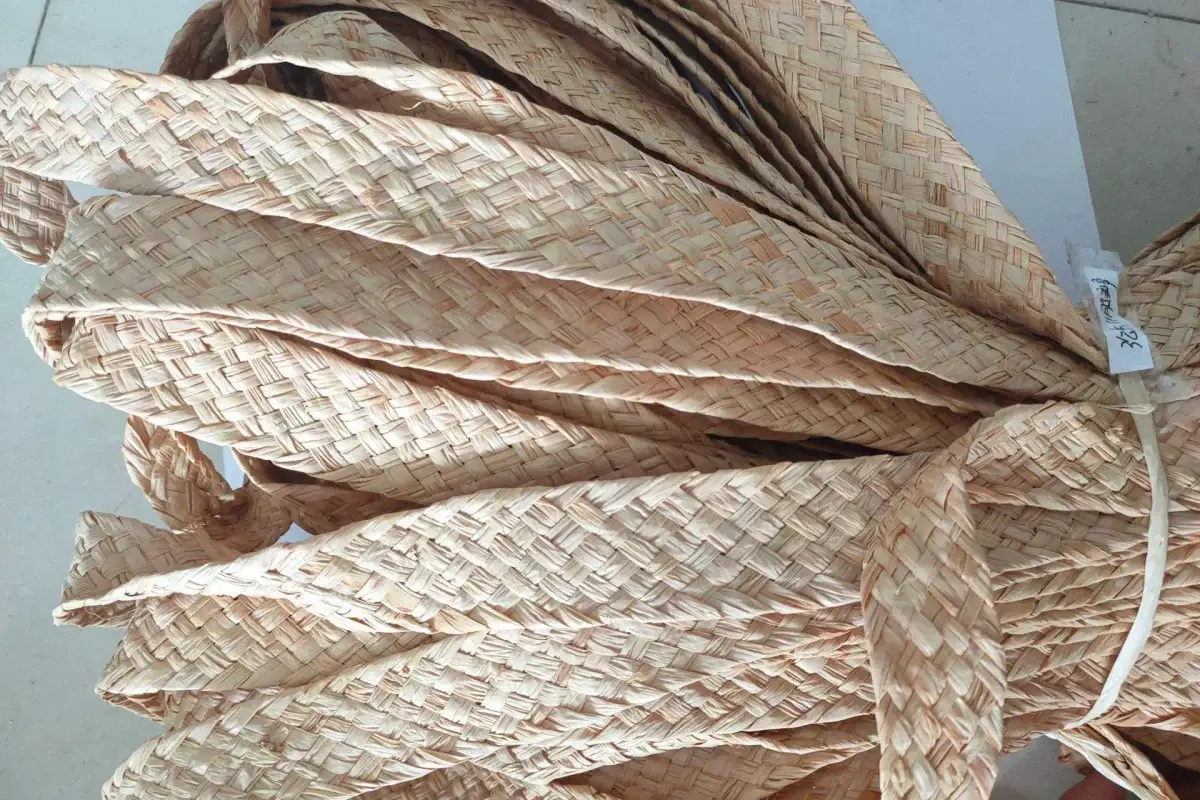 Bundled straw material with a physical lot reference tag
